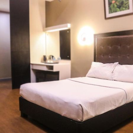 The Lucky 9 Budget Hotel Tagum Bagian luar foto