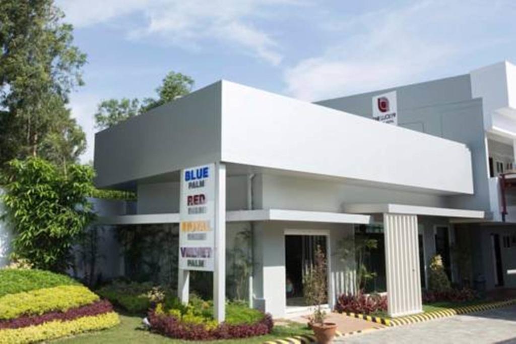 The Lucky 9 Budget Hotel Tagum Bagian luar foto
