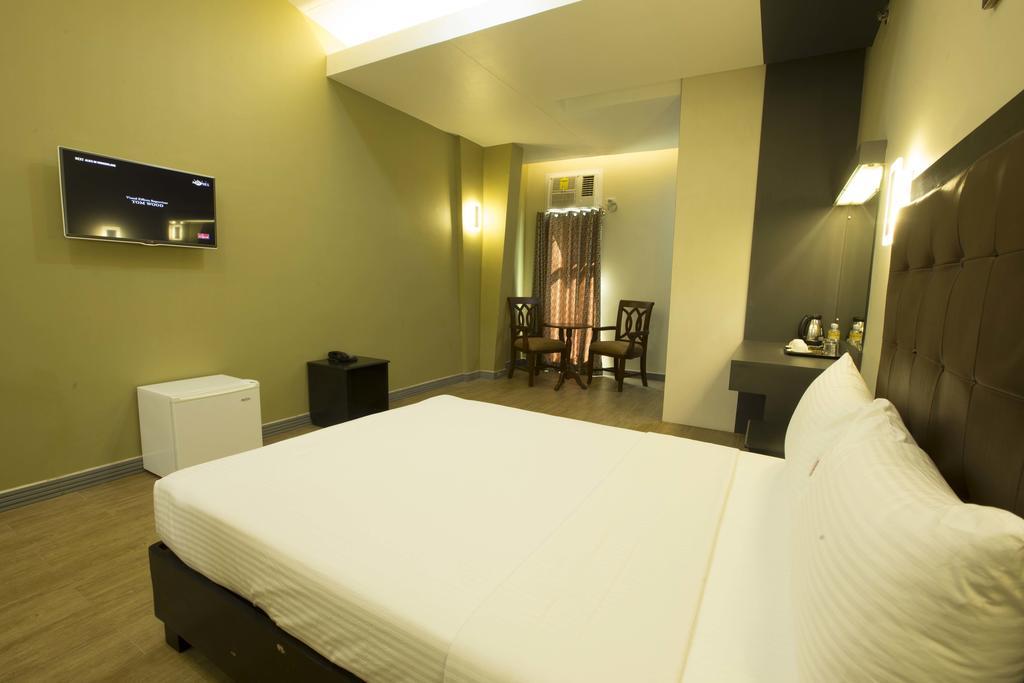 The Lucky 9 Budget Hotel Tagum Bagian luar foto