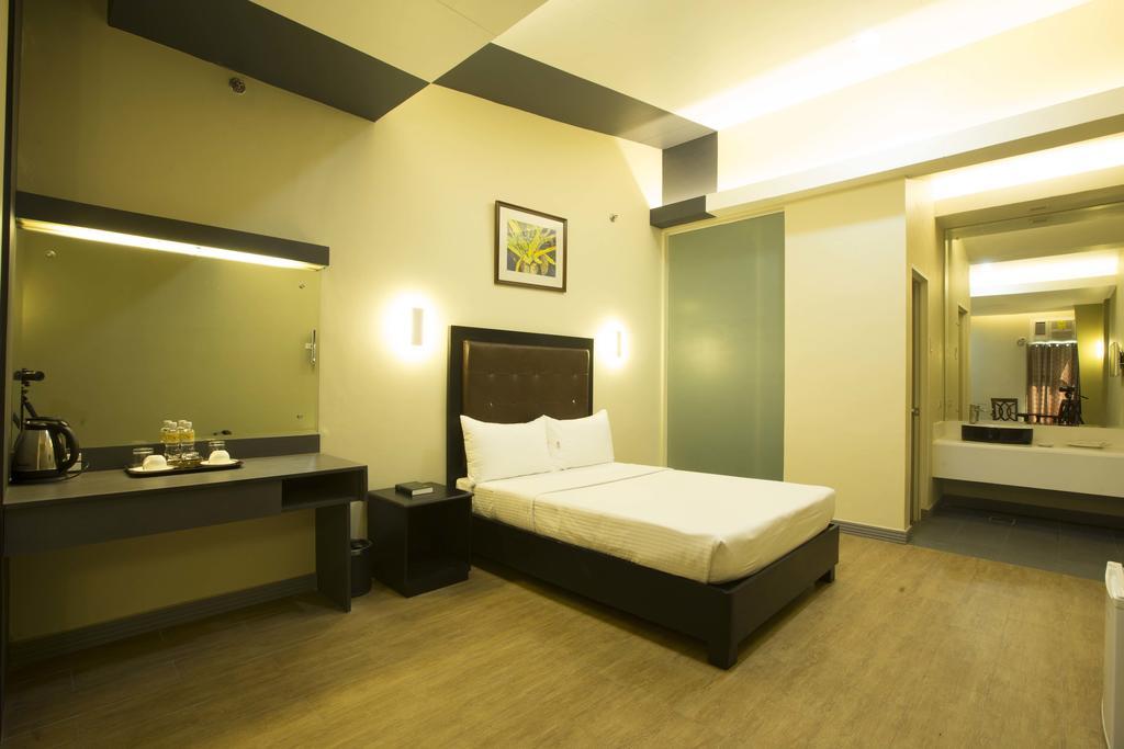 The Lucky 9 Budget Hotel Tagum Bagian luar foto