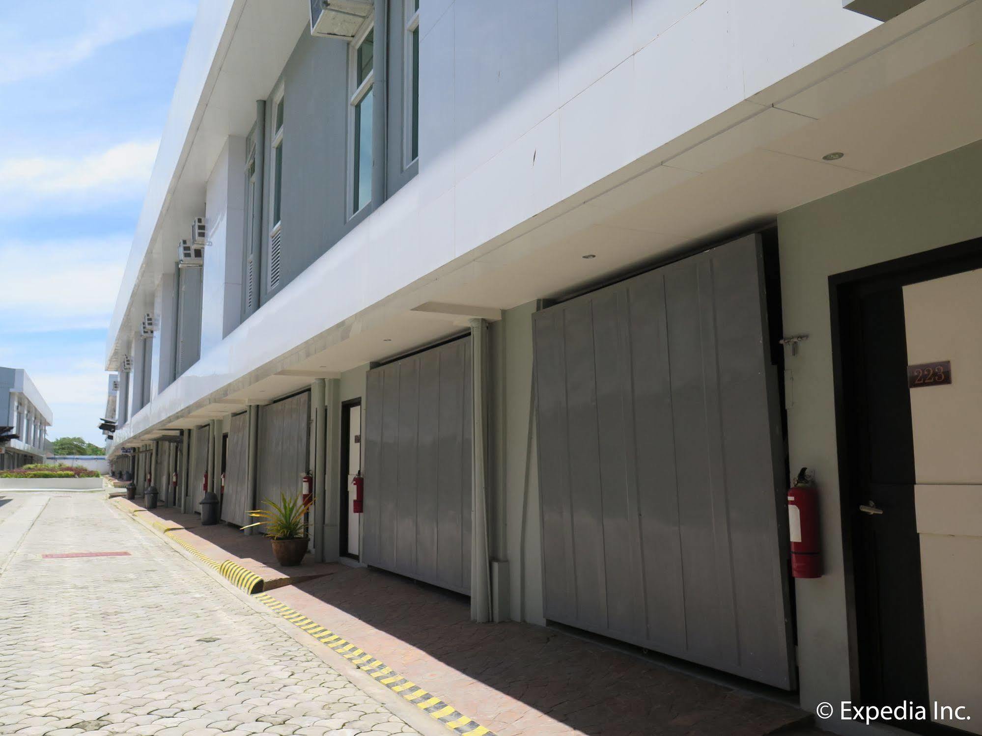 The Lucky 9 Budget Hotel Tagum Bagian luar foto