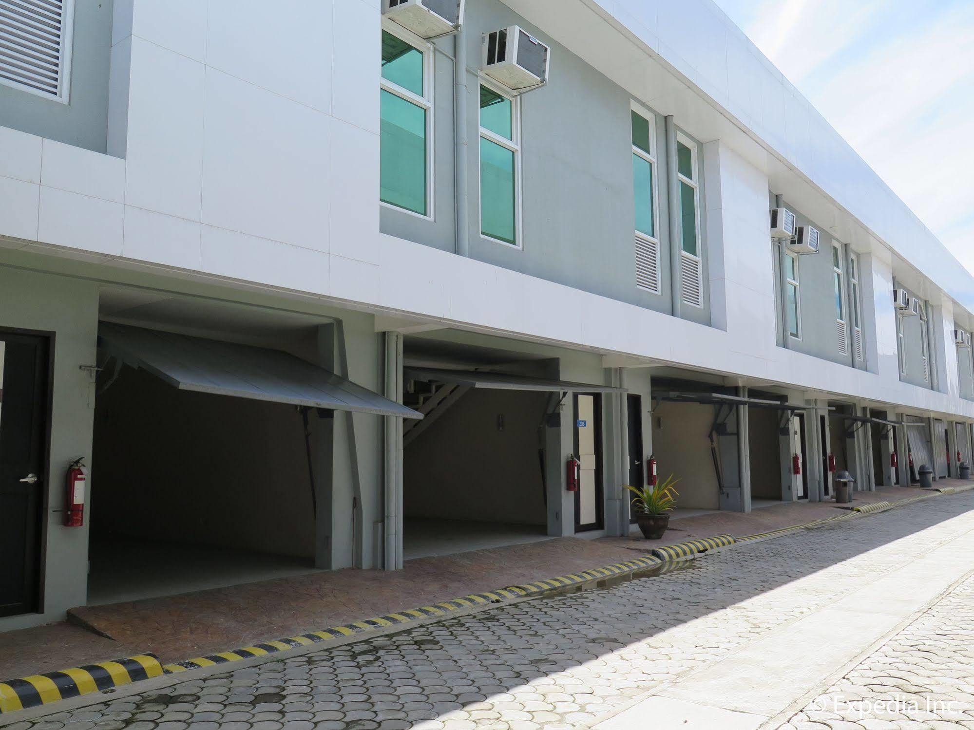 The Lucky 9 Budget Hotel Tagum Bagian luar foto