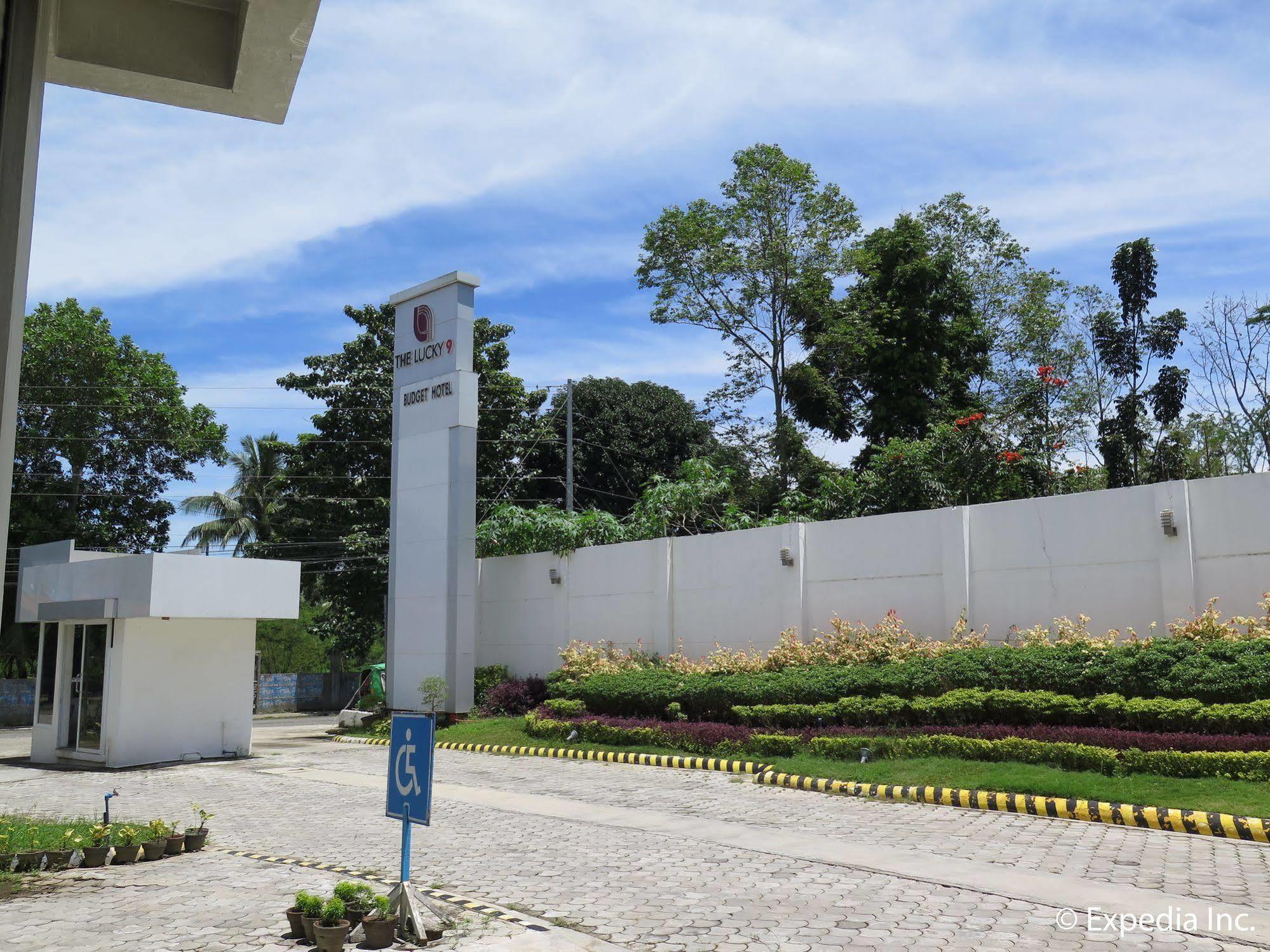 The Lucky 9 Budget Hotel Tagum Bagian luar foto