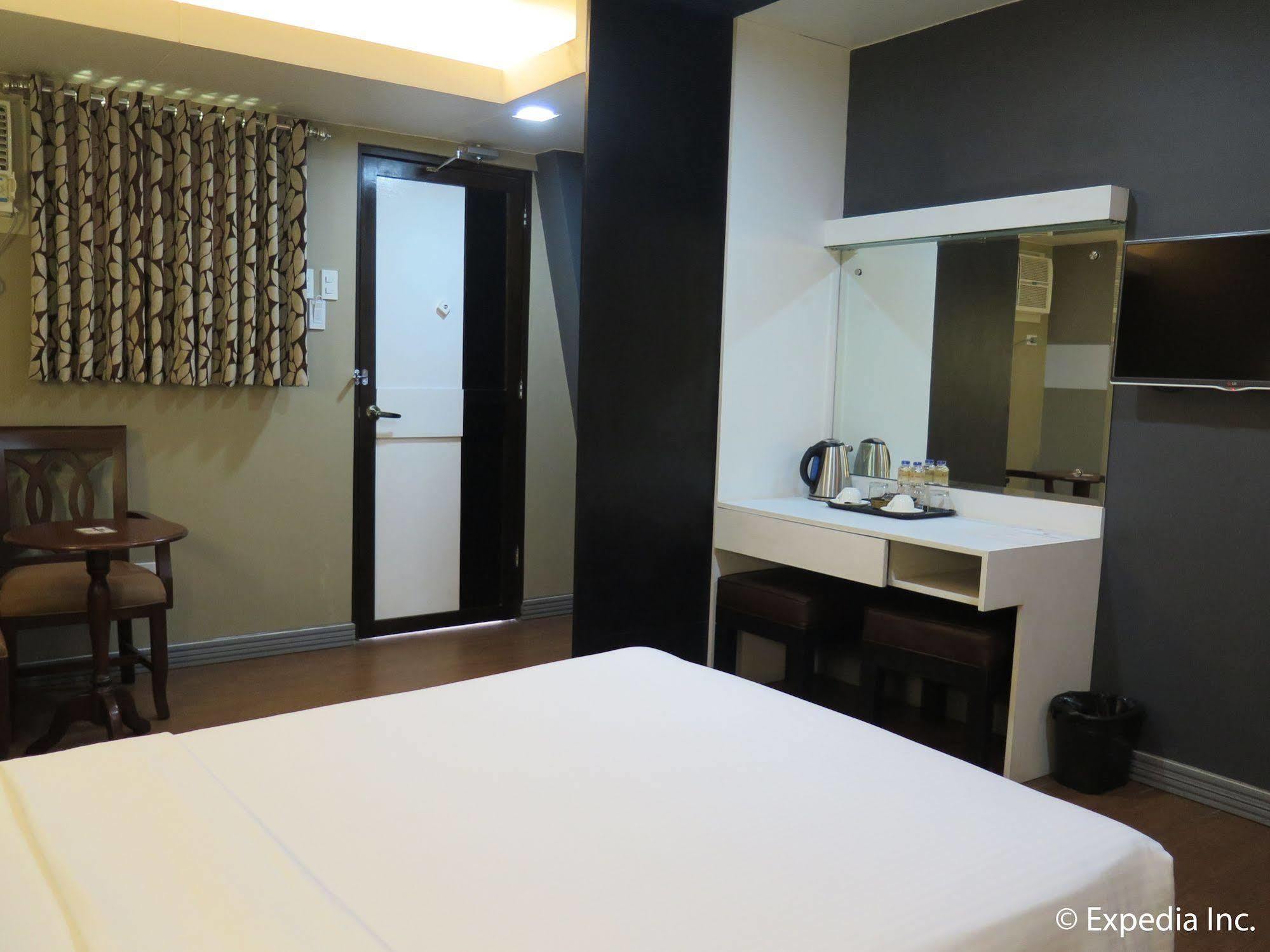 The Lucky 9 Budget Hotel Tagum Bagian luar foto