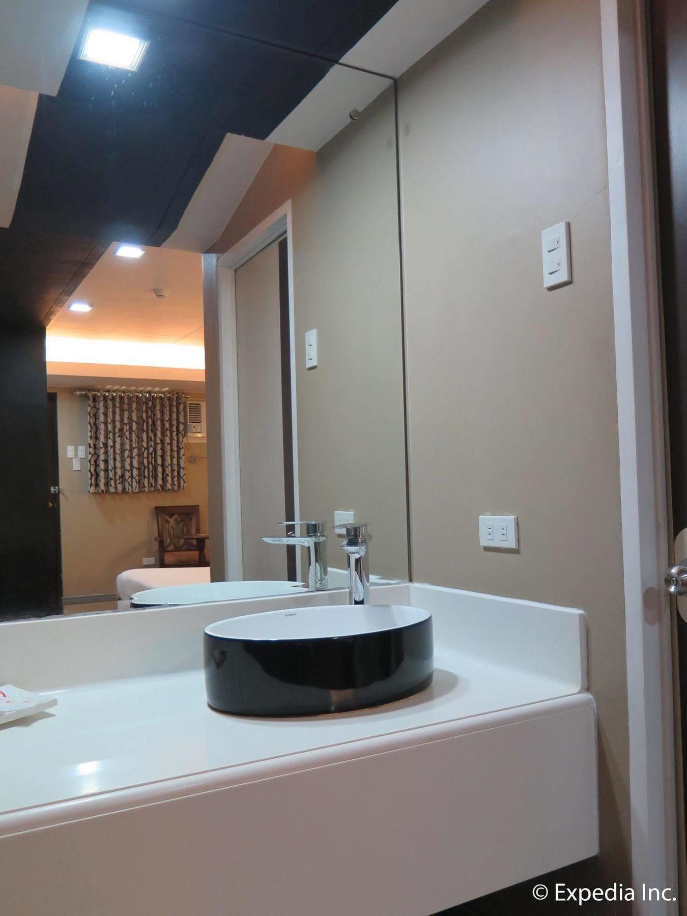 The Lucky 9 Budget Hotel Tagum Bagian luar foto