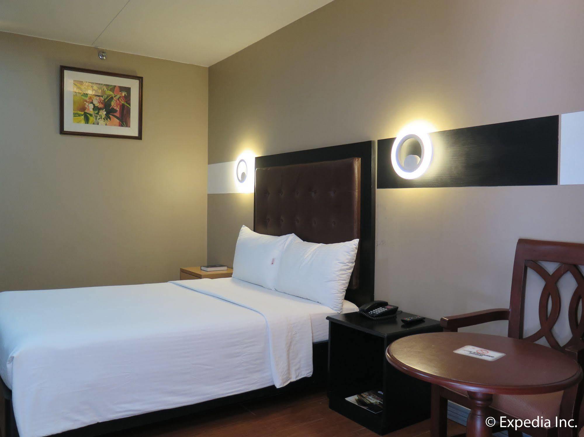 The Lucky 9 Budget Hotel Tagum Bagian luar foto