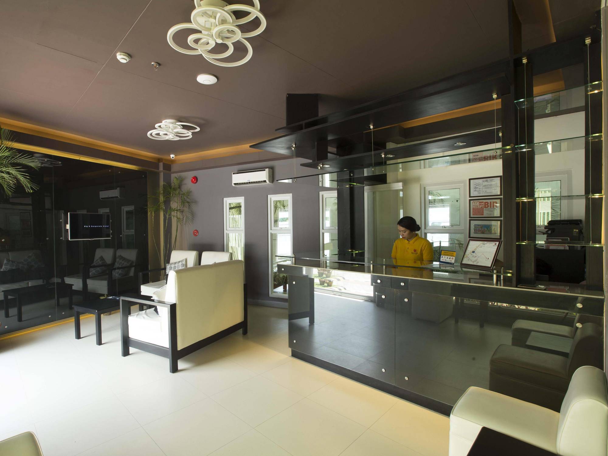 The Lucky 9 Budget Hotel Tagum Bagian luar foto