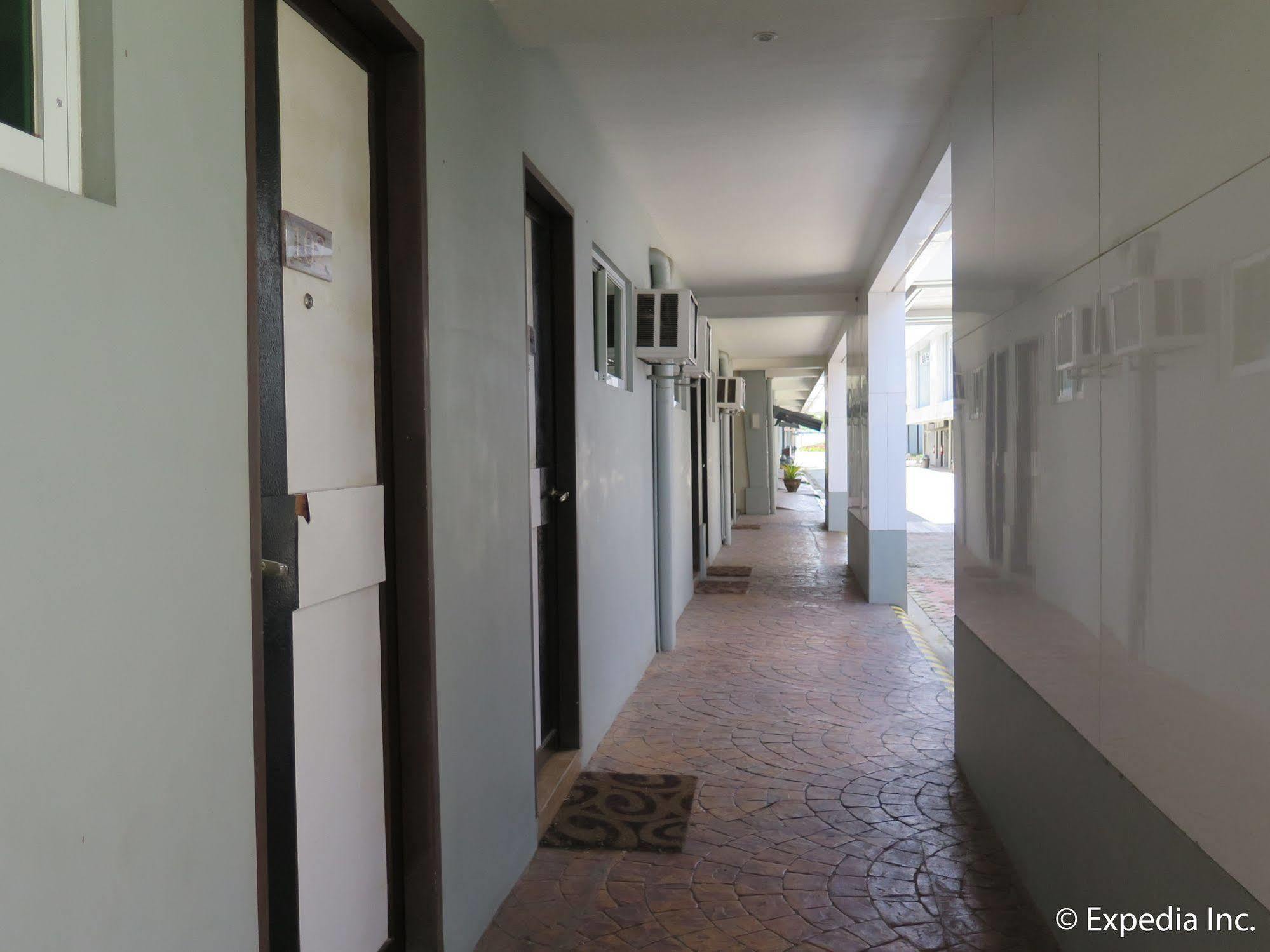 The Lucky 9 Budget Hotel Tagum Bagian luar foto