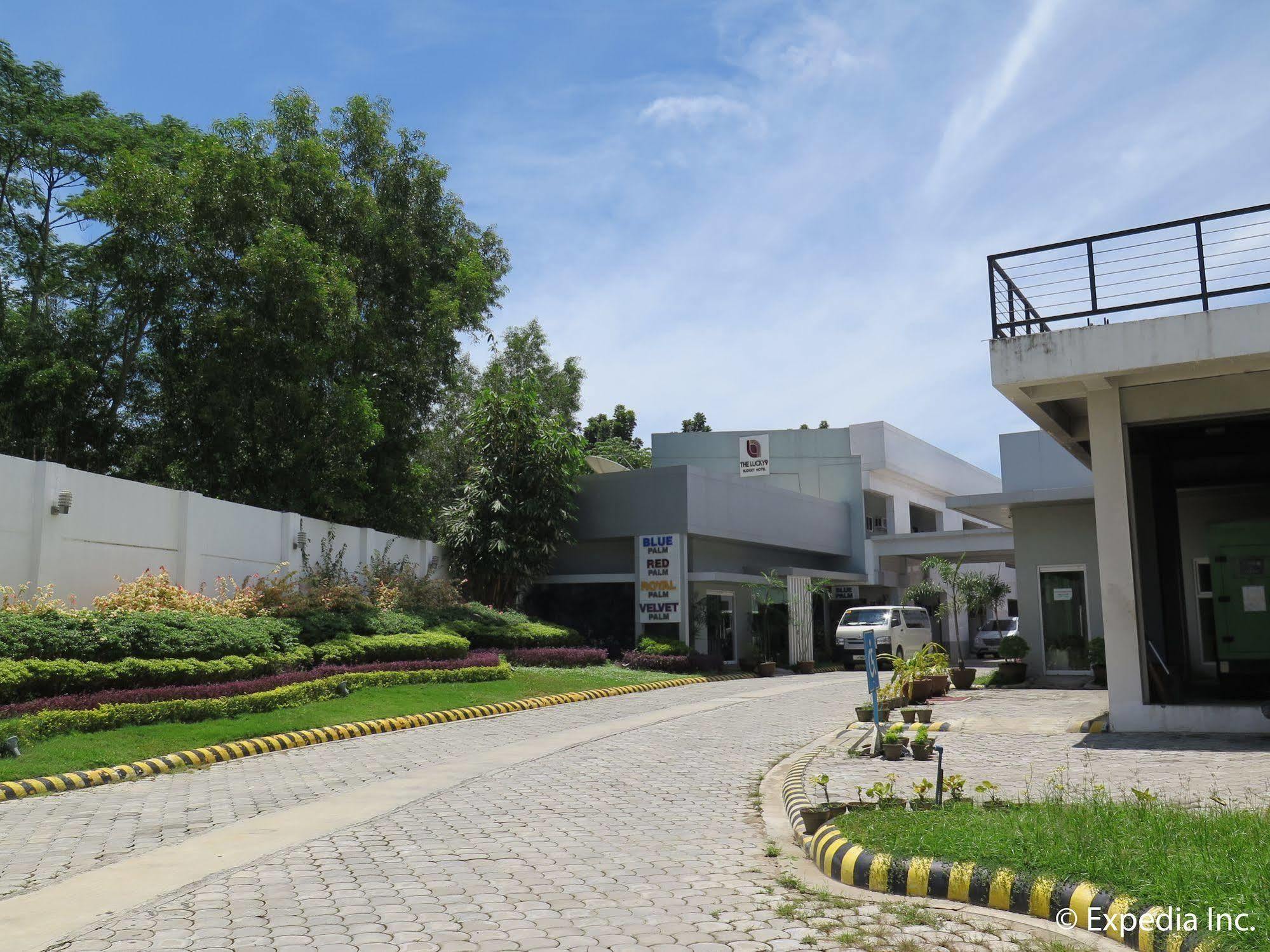 The Lucky 9 Budget Hotel Tagum Bagian luar foto